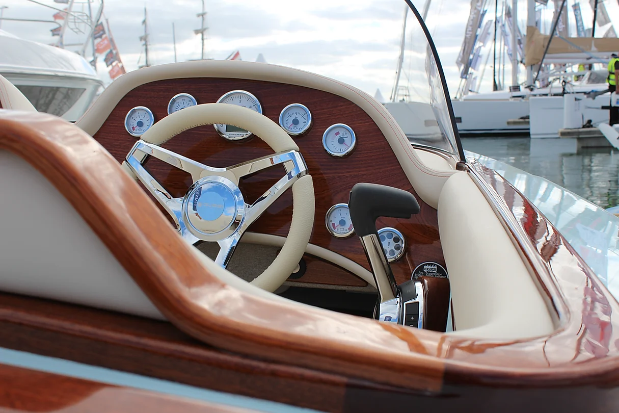 Fairey Marine Sabre 19 Boat cockpit