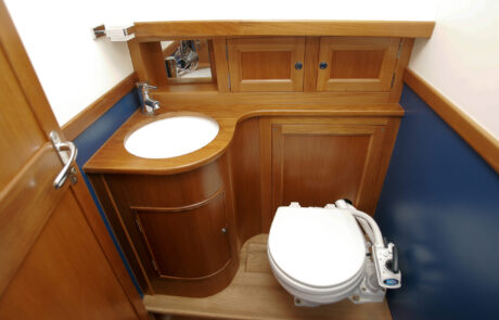 Swordsman 33 bathroom